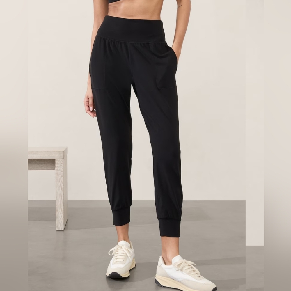 Athleta Salutation Jogger in Powervita